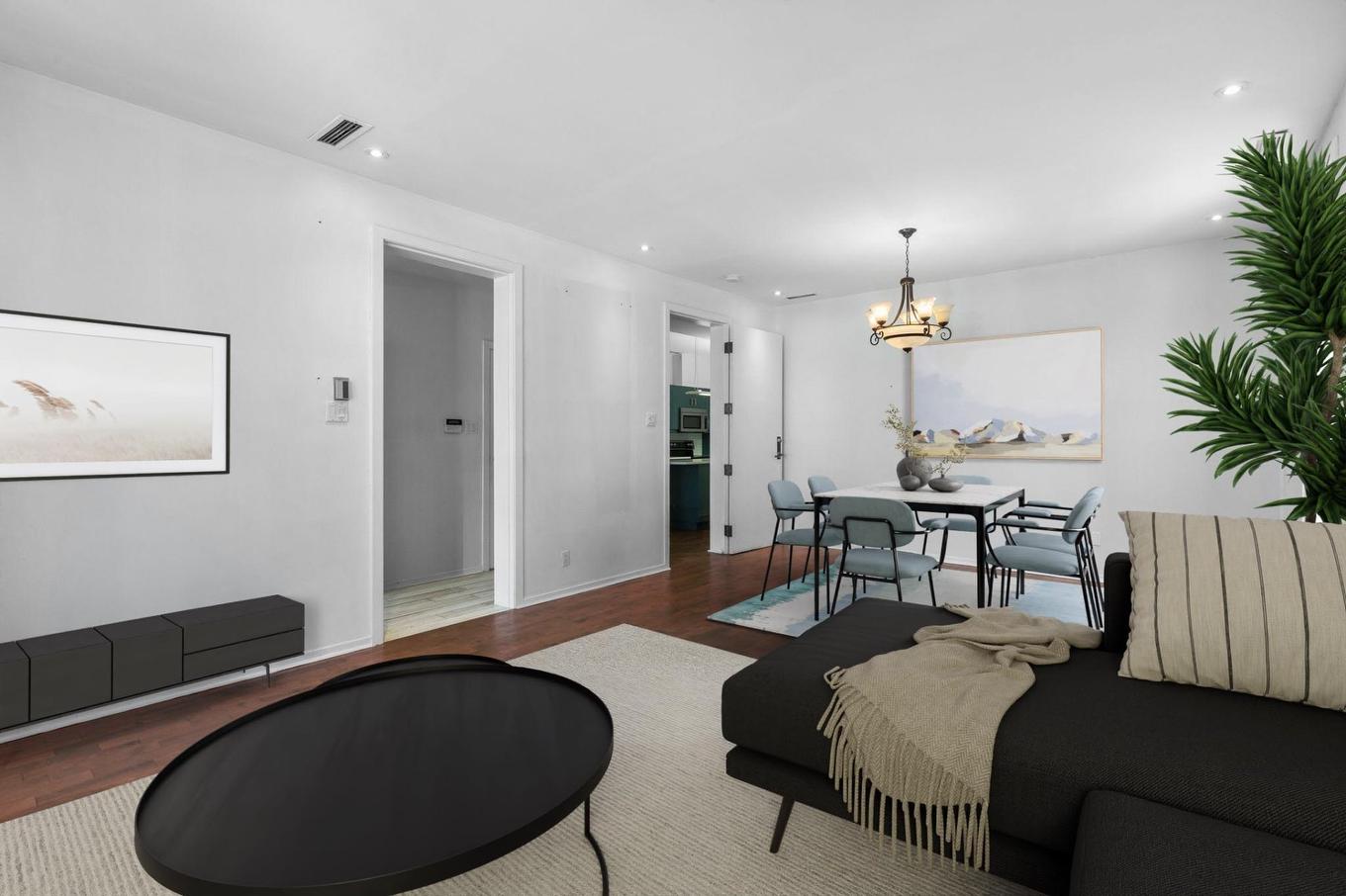 Salon - 370 Boul. St-Joseph E., Montréal (Le Plateau-Mont-Royal), QC - Indoor Photo Showing Other Room