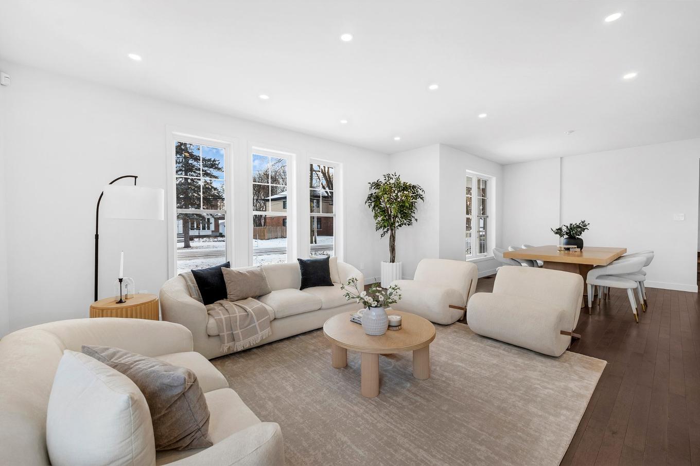 Living room - 539 Church Street, Beaconsfield, QC - Indoor Photo Showing Living Room