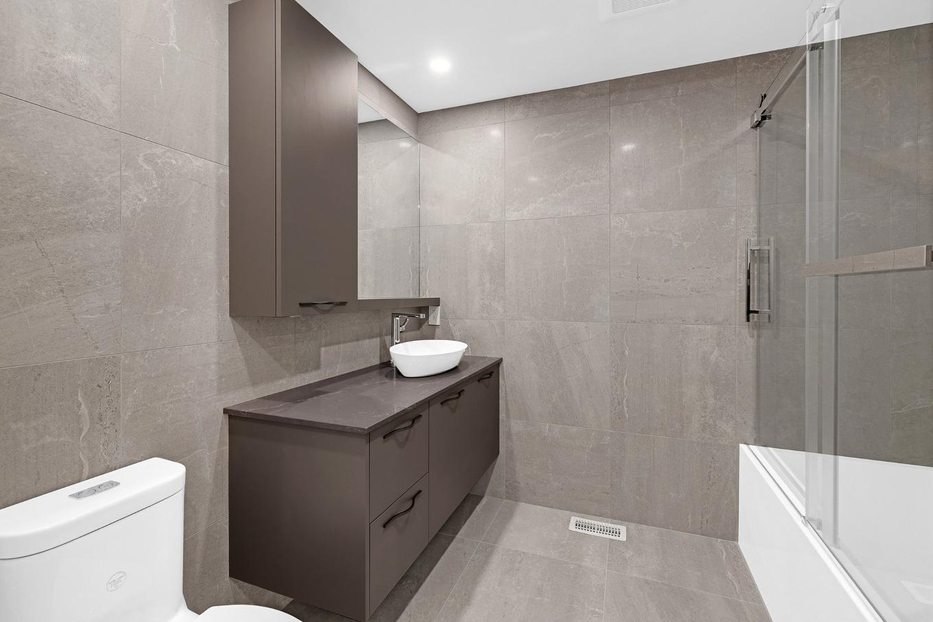 Bathroom - 539 Church Street, Beaconsfield, QC - Indoor Photo Showing Bathroom