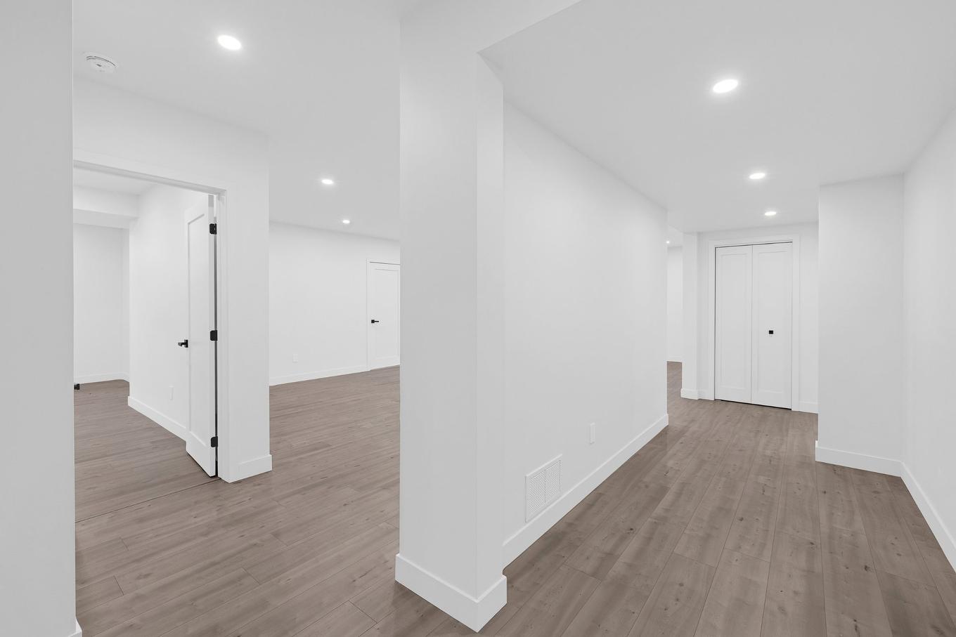 Hall - 539 Church Street, Beaconsfield, QC - Indoor Photo Showing Other Room