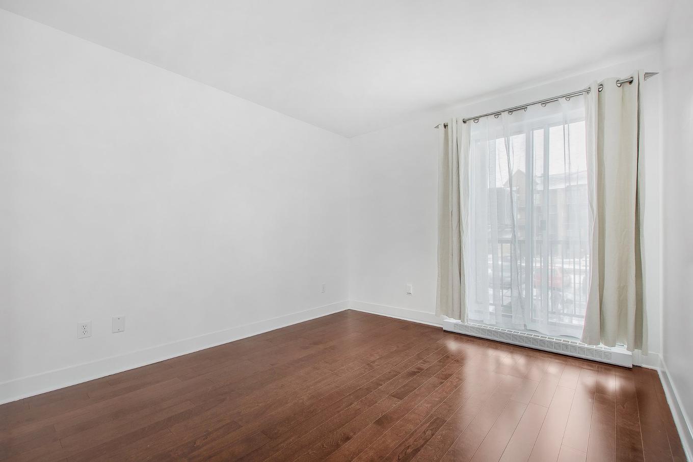 Bedroom - 201-691 Mtée Des Pionniers, Terrebonne (Lachenaie), QC - Indoor Photo Showing Other Room
