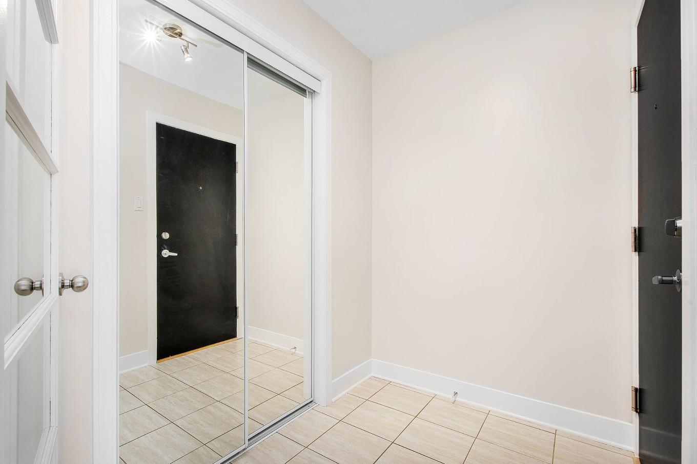 Hall - 201-691 Mtée Des Pionniers, Terrebonne (Lachenaie), QC - Indoor Photo Showing Other Room