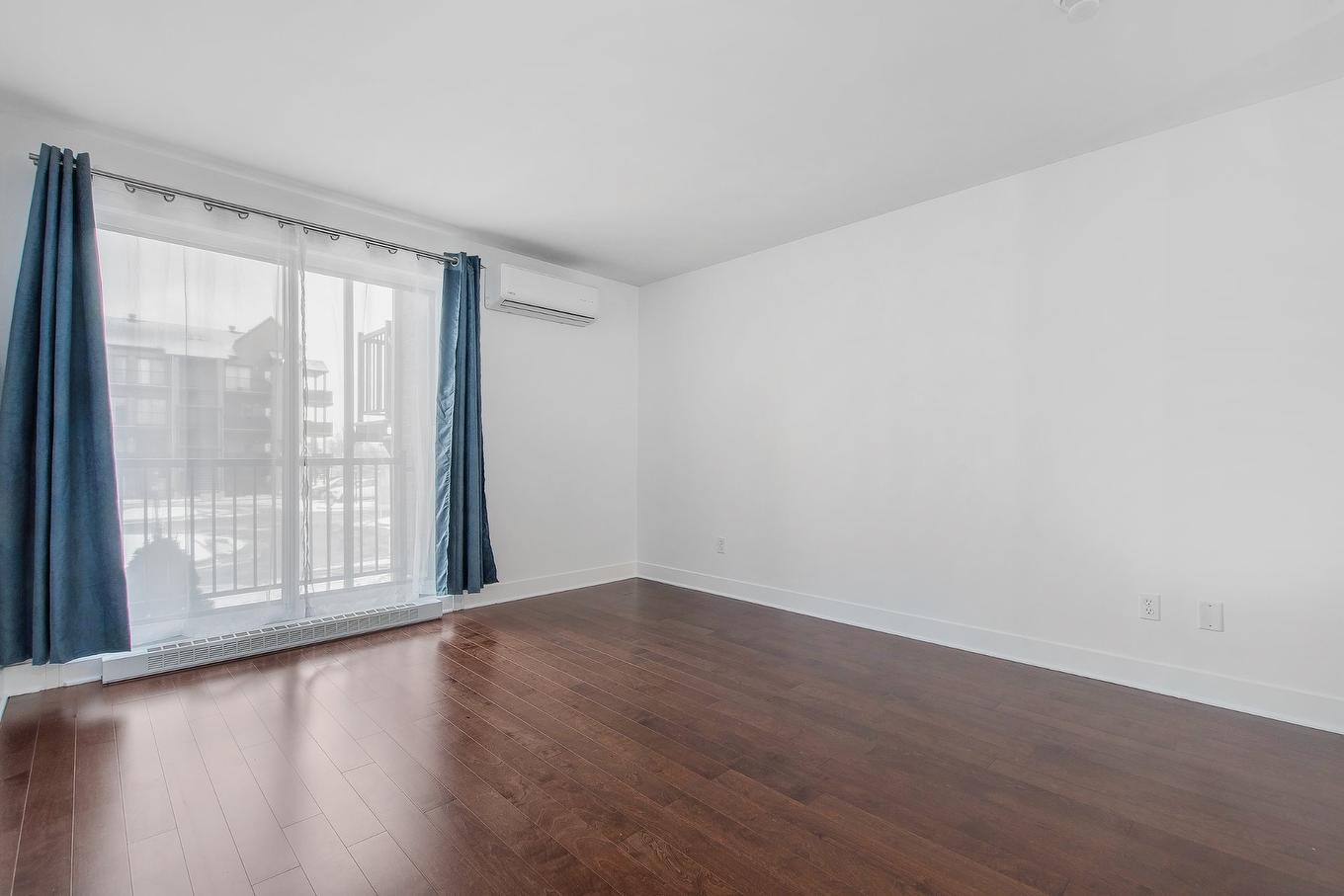 Primary bedroom - 201-691 Mtée Des Pionniers, Terrebonne (Lachenaie), QC - Indoor Photo Showing Other Room