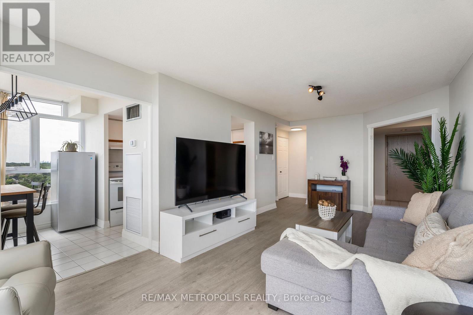 1707 - 3233 Eglinton Avenue E, Toronto, ON - Indoor Photo Showing Living Room