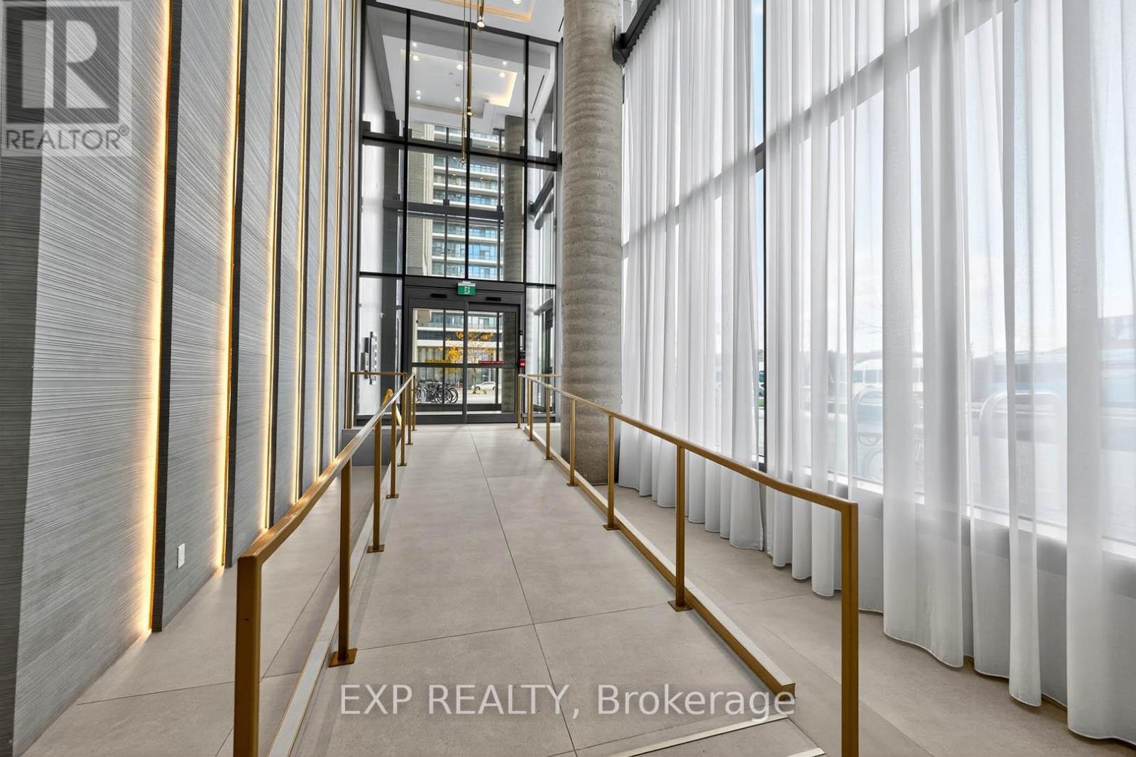 1708 - 1000 Portage Parkway, Vaughan, ON - Indoor Photo Showing Other Room