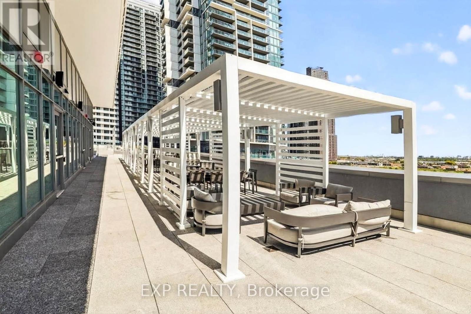 1708 - 1000 Portage Parkway, Vaughan, ON - Outdoor