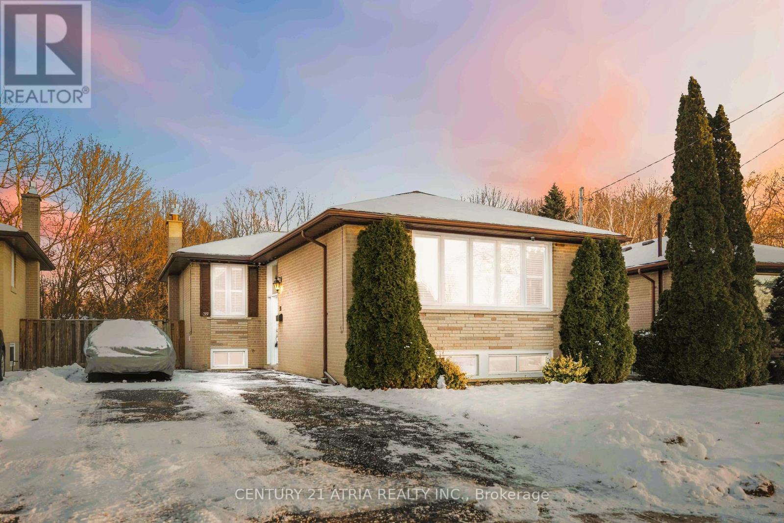 39 Amberdale Drive, Toronto, ON - Outdoor