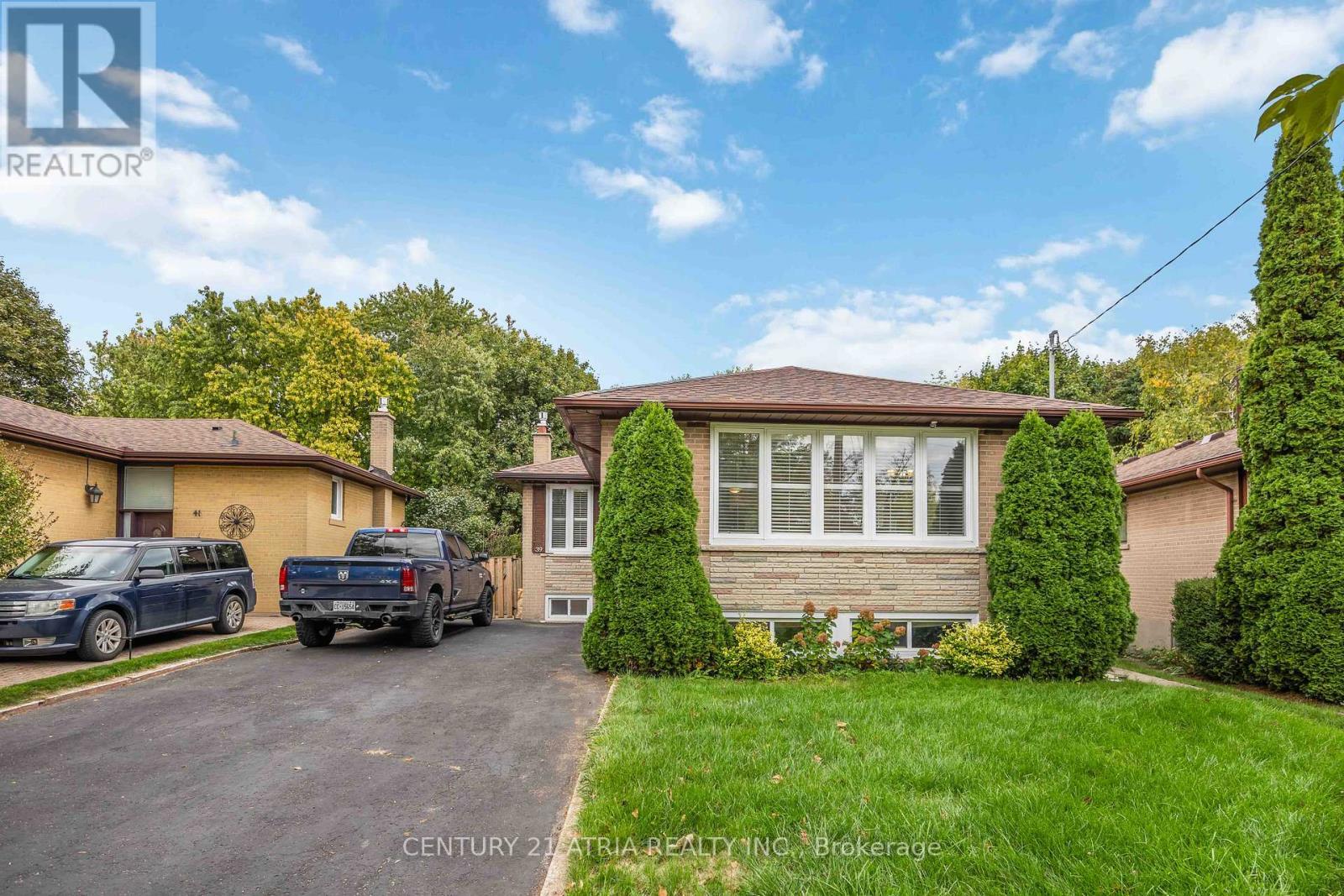 39 Amberdale Drive, Toronto, ON - Outdoor