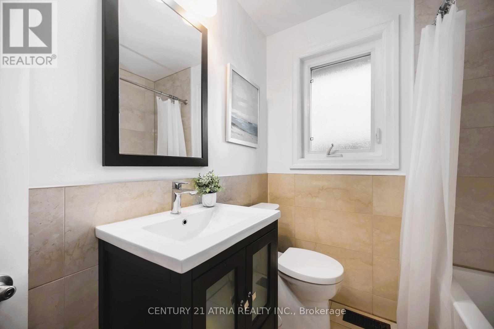 39 Amberdale Drive, Toronto, ON - Indoor Photo Showing Bathroom