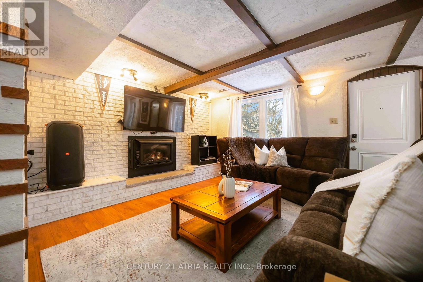 39 Amberdale Drive, Toronto, ON - Indoor Photo Showing Living Room With Fireplace