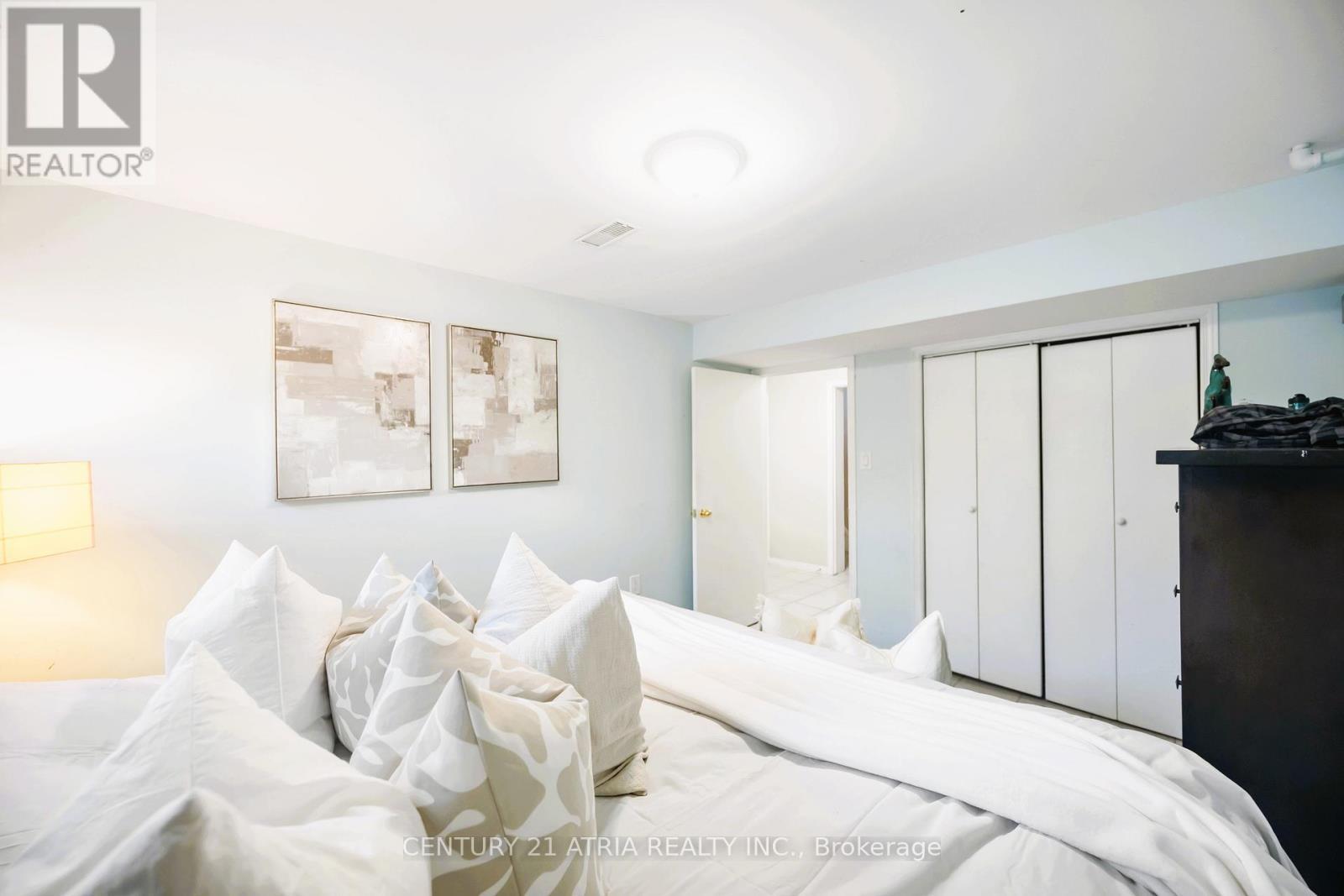 39 Amberdale Drive, Toronto, ON - Indoor Photo Showing Bedroom