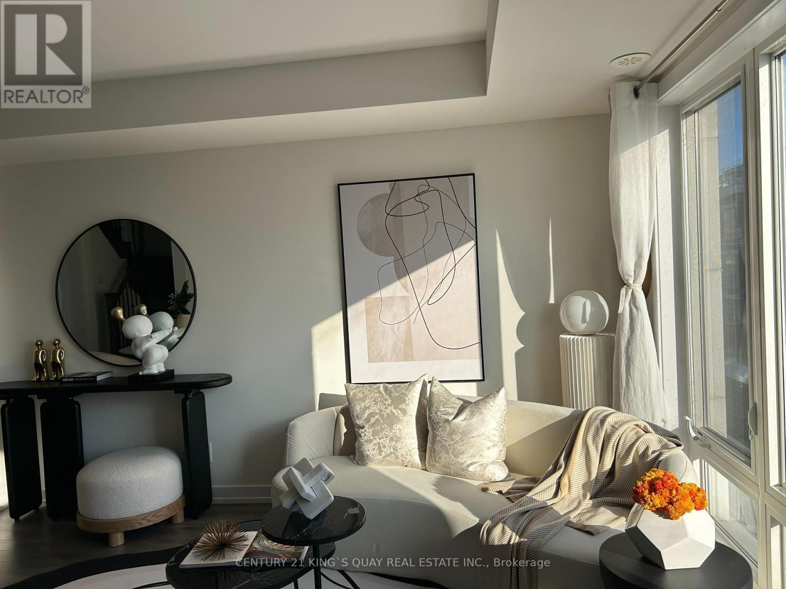 304 - 20 Dunsheath Way, Markham, ON - Indoor