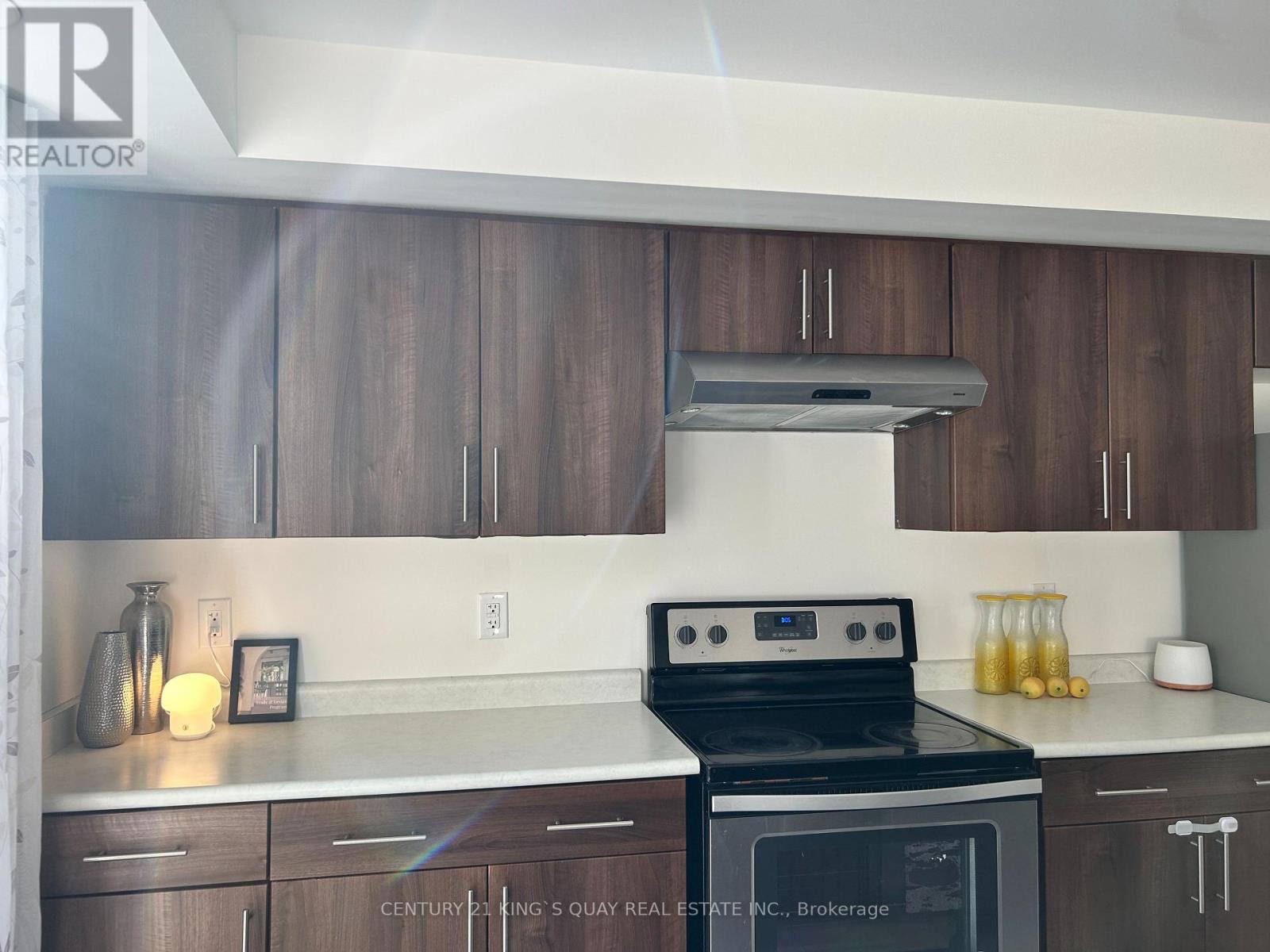 304 - 20 Dunsheath Way, Markham, ON - Indoor Photo Showing Kitchen