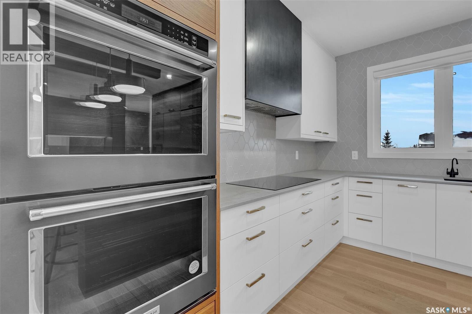 8267 Wascana Gardens Point, Regina, SK - Indoor Photo Showing Kitchen