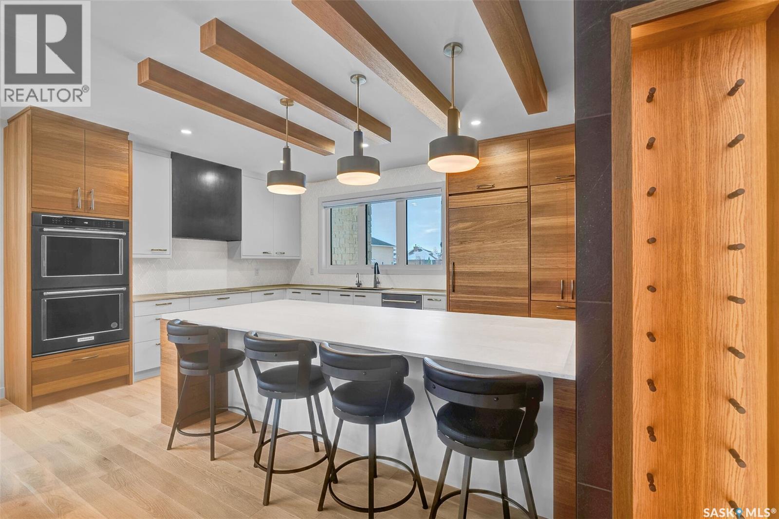 8267 Wascana Gardens Point, Regina, SK - Indoor Photo Showing Kitchen With Upgraded Kitchen