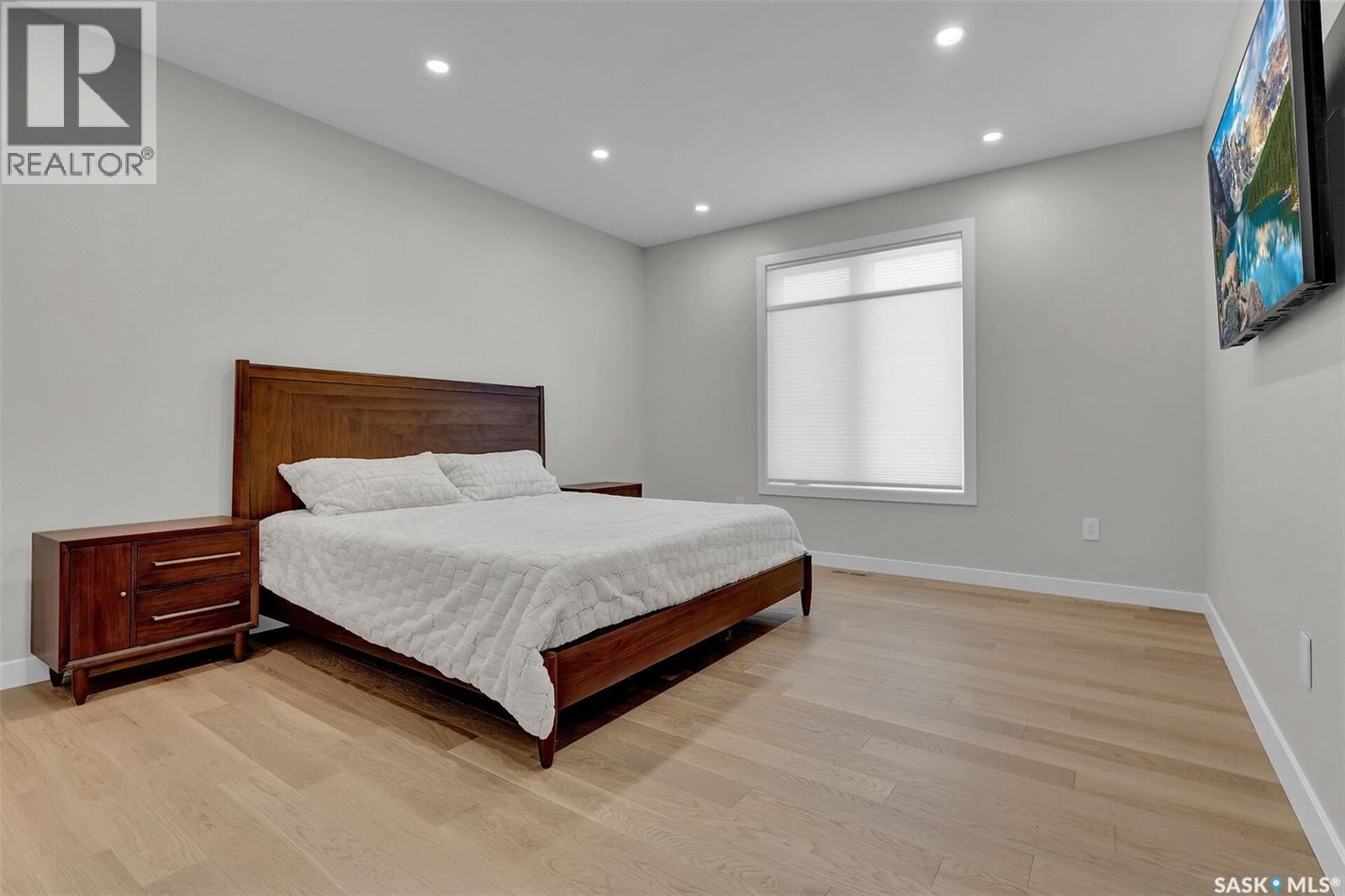 8267 Wascana Gardens Point, Regina, SK - Indoor Photo Showing Bedroom