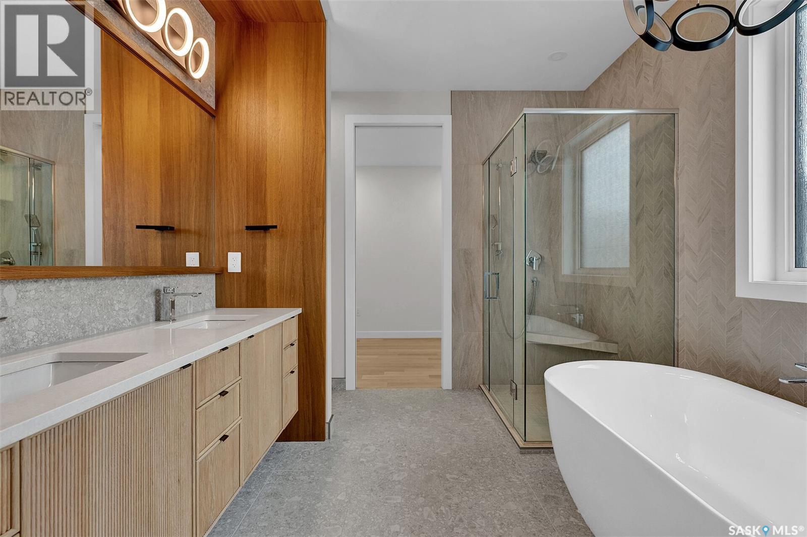 8267 Wascana Gardens Point, Regina, SK - Indoor Photo Showing Bathroom