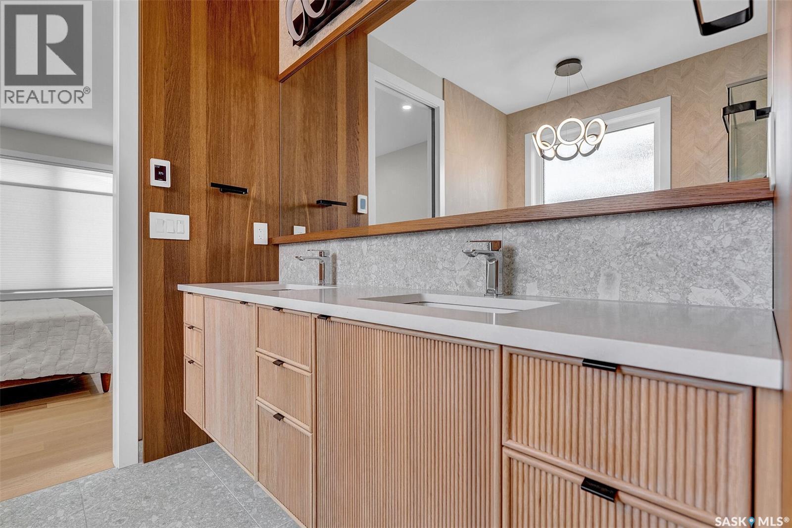 8267 Wascana Gardens Point, Regina, SK - Indoor Photo Showing Bathroom