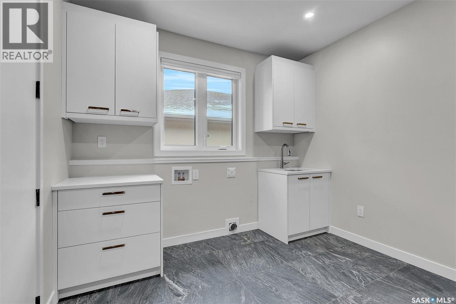 8267 Wascana Gardens Point, Regina, SK - Indoor Photo Showing Other Room