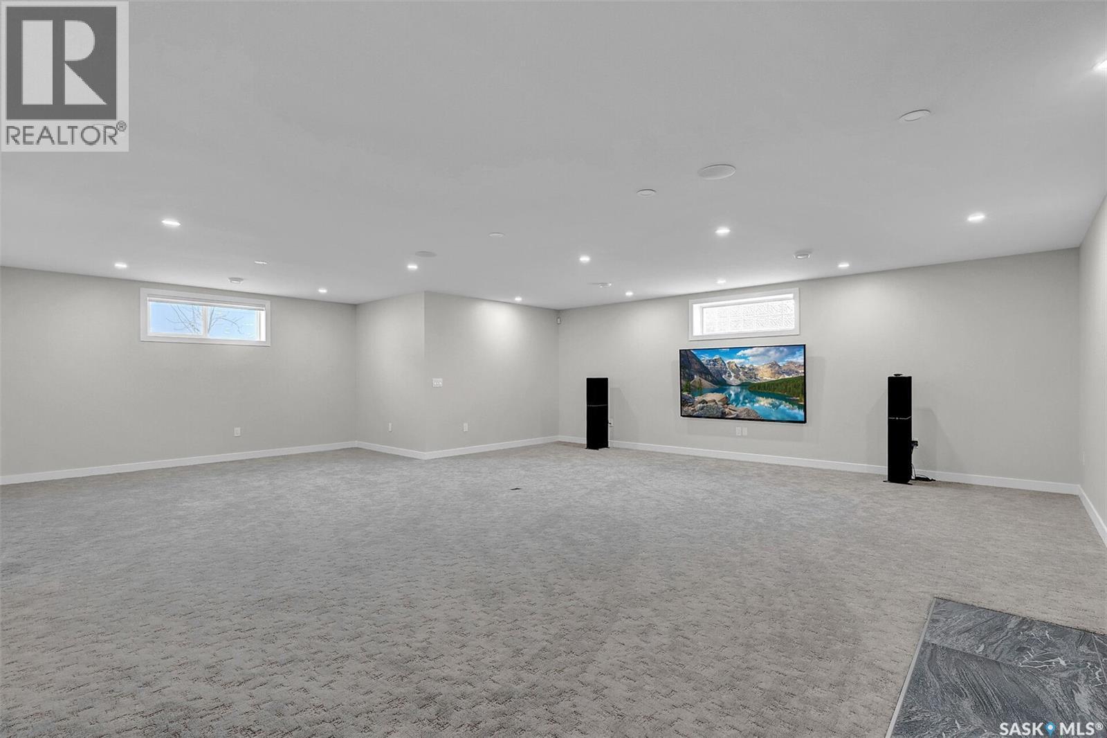 8267 Wascana Gardens Point, Regina, SK - Indoor