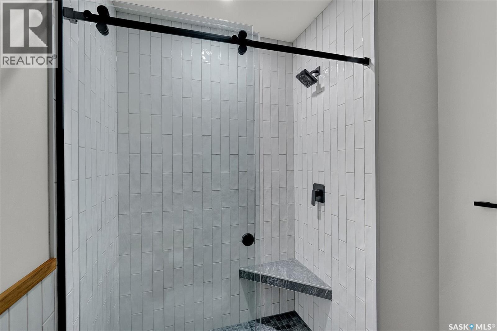 8267 Wascana Gardens Point, Regina, SK - Indoor Photo Showing Bathroom