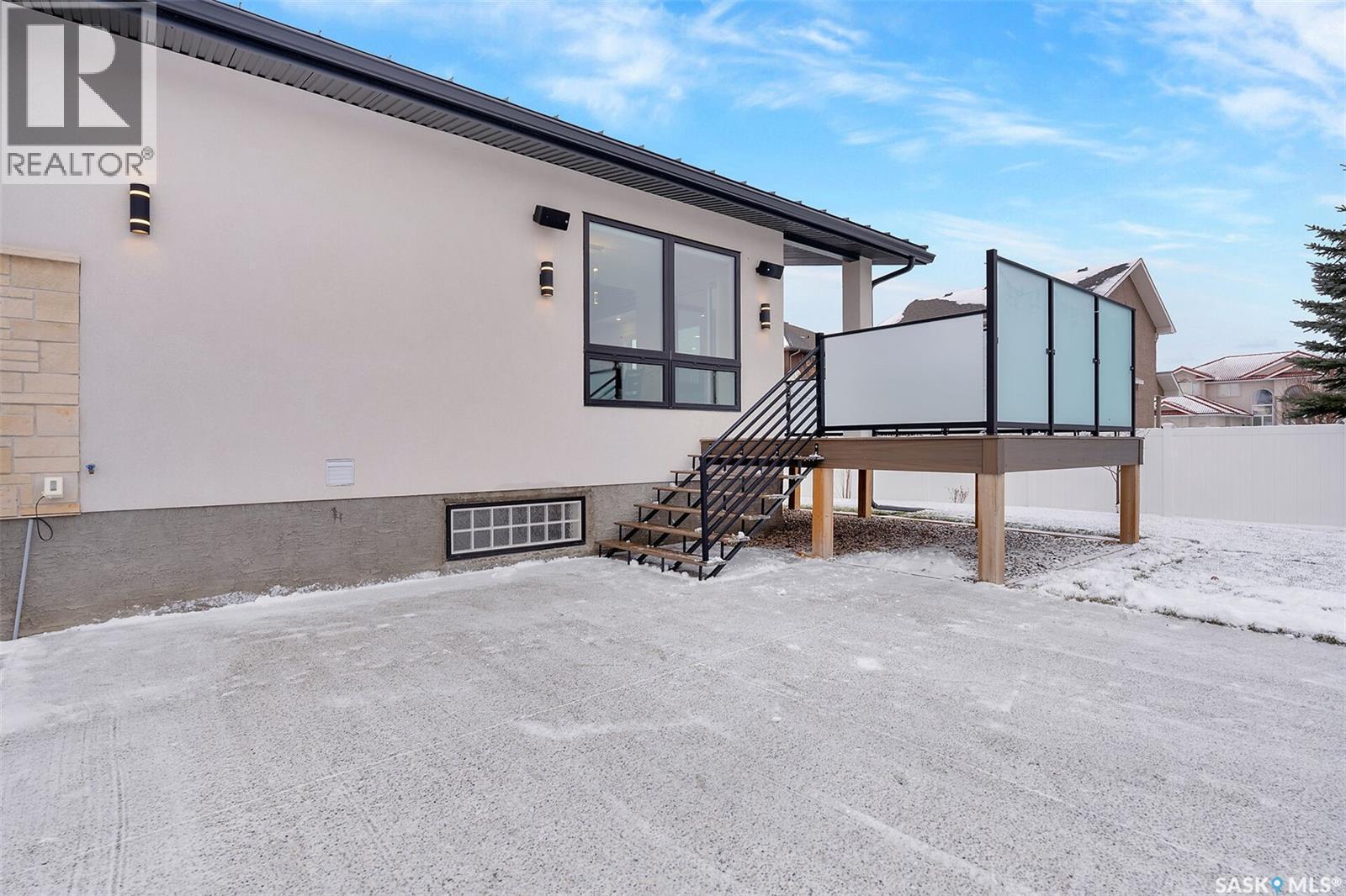 8267 Wascana Gardens Point, Regina, SK - Outdoor