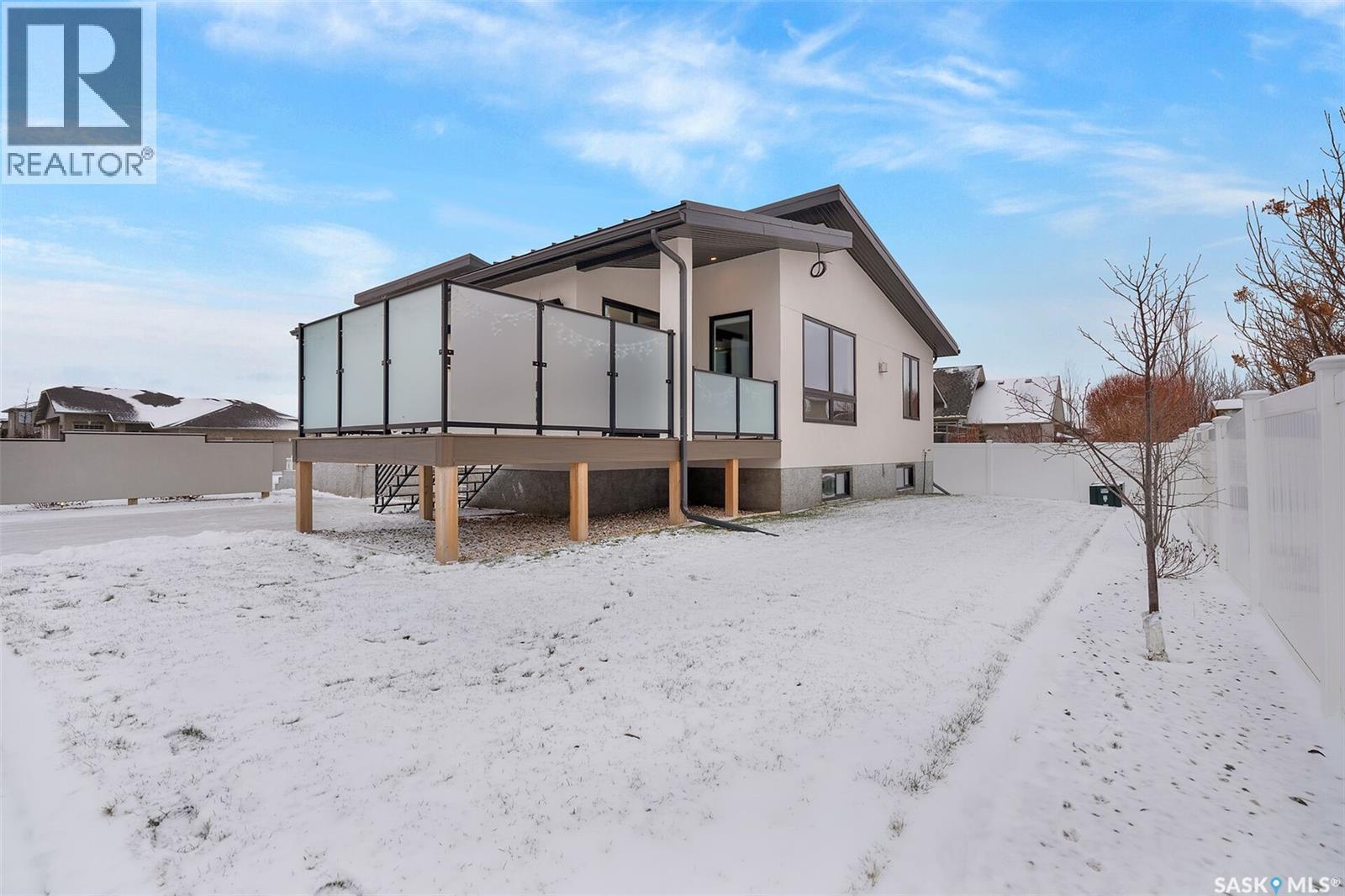 8267 Wascana Gardens Point, Regina, SK - Outdoor