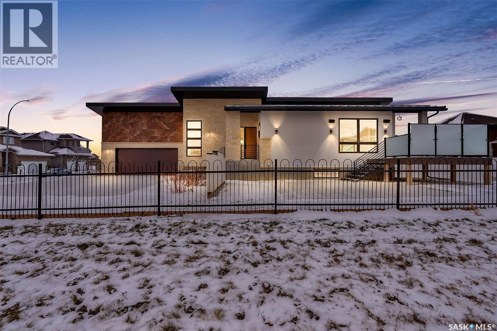 8267 Wascana Gardens Point, Regina, SK - Outdoor