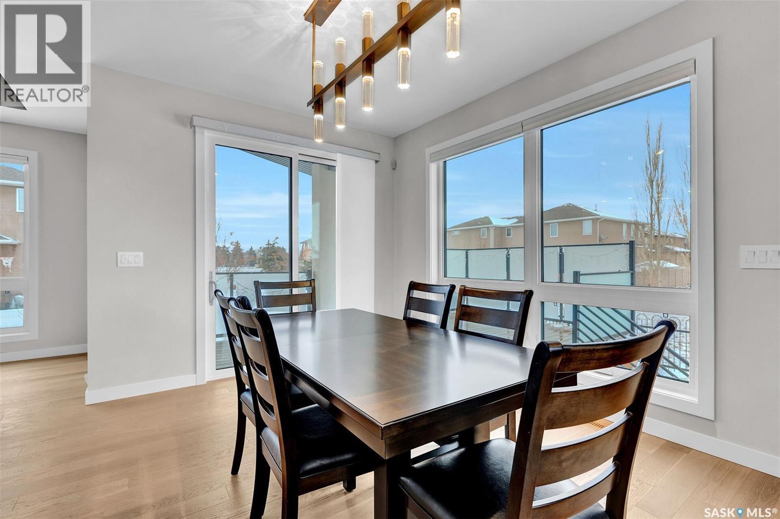 8267 Wascana Gardens Point, Regina, SK - Indoor Photo Showing Dining Room