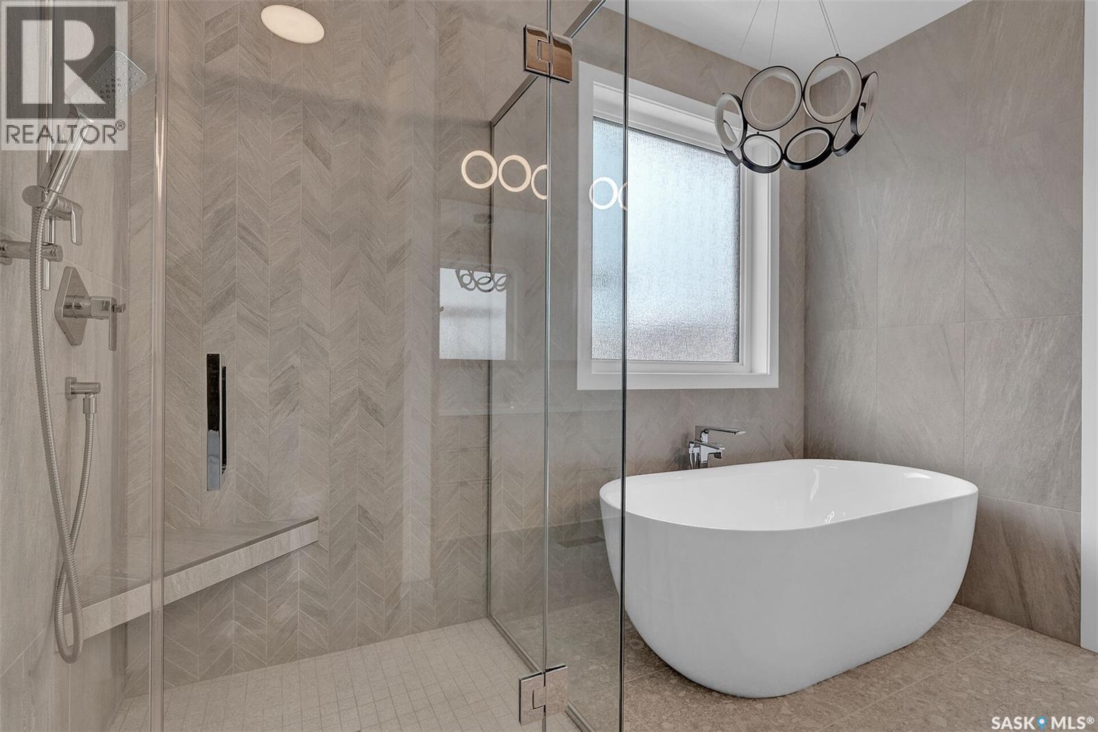 8267 Wascana Gardens Point, Regina, SK - Indoor Photo Showing Bathroom