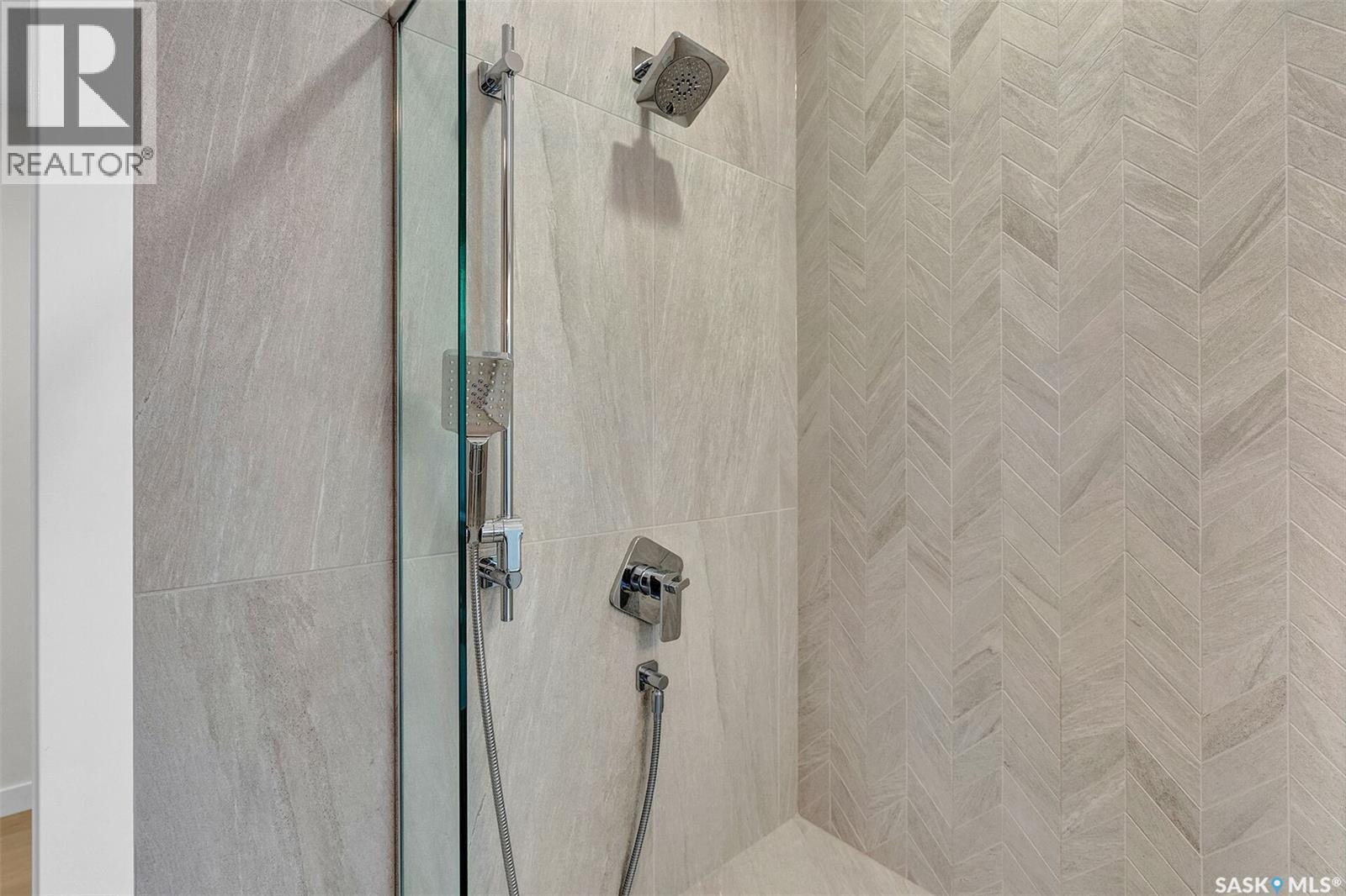 8267 Wascana Gardens Point, Regina, SK - Indoor Photo Showing Bathroom