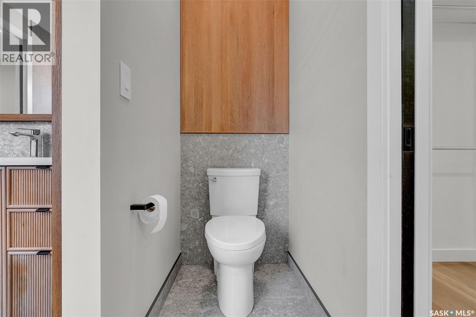 8267 Wascana Gardens Point, Regina, SK - Indoor Photo Showing Bathroom