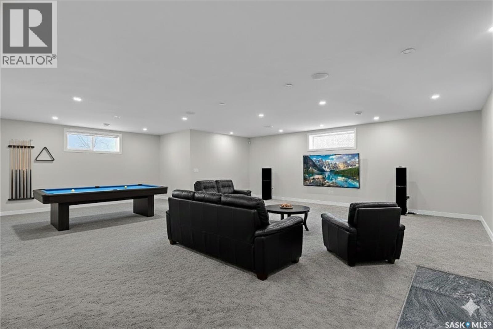 8267 Wascana Gardens Point, Regina, SK - Indoor