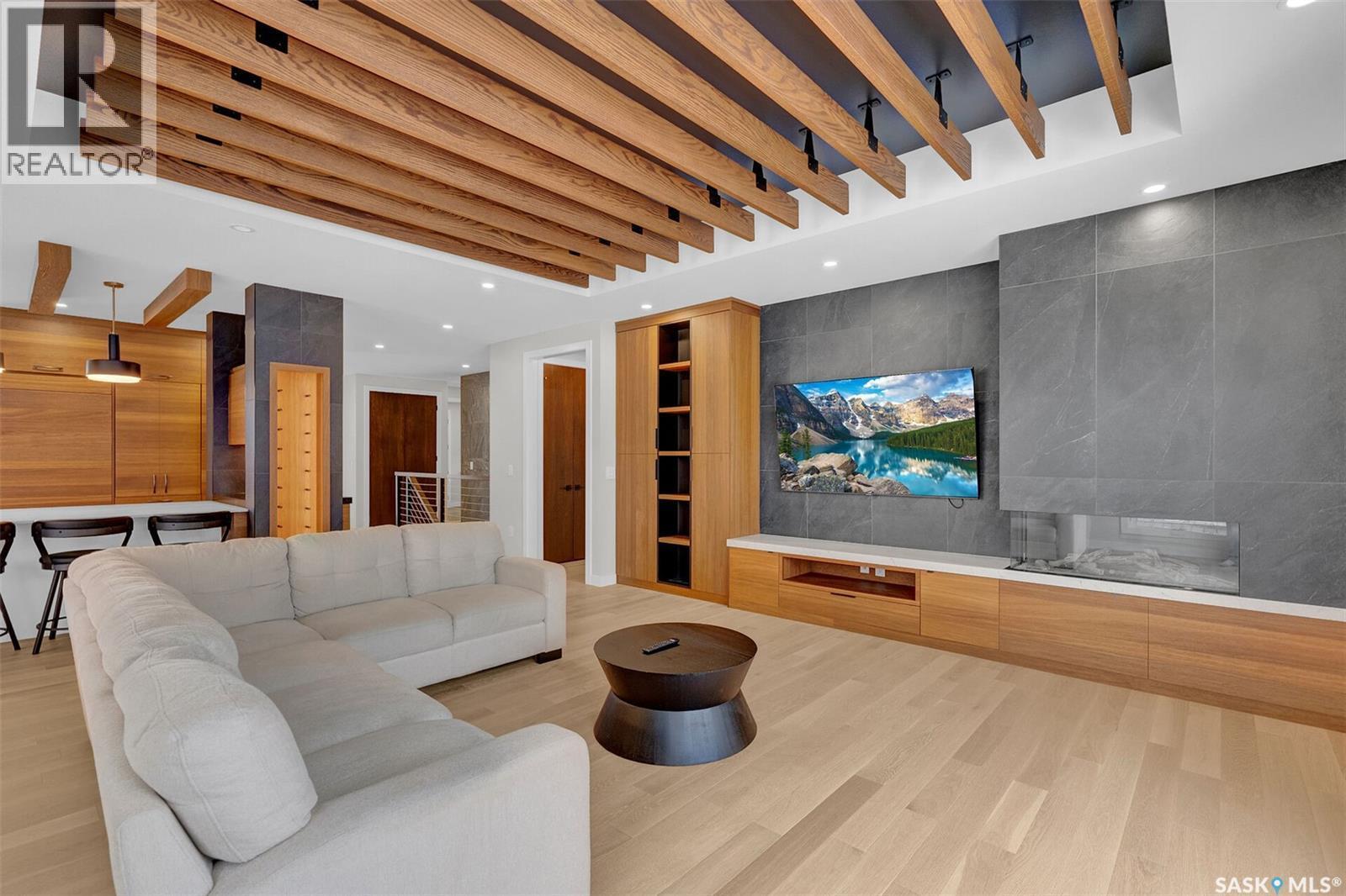 8267 Wascana Gardens Point, Regina, SK - Indoor