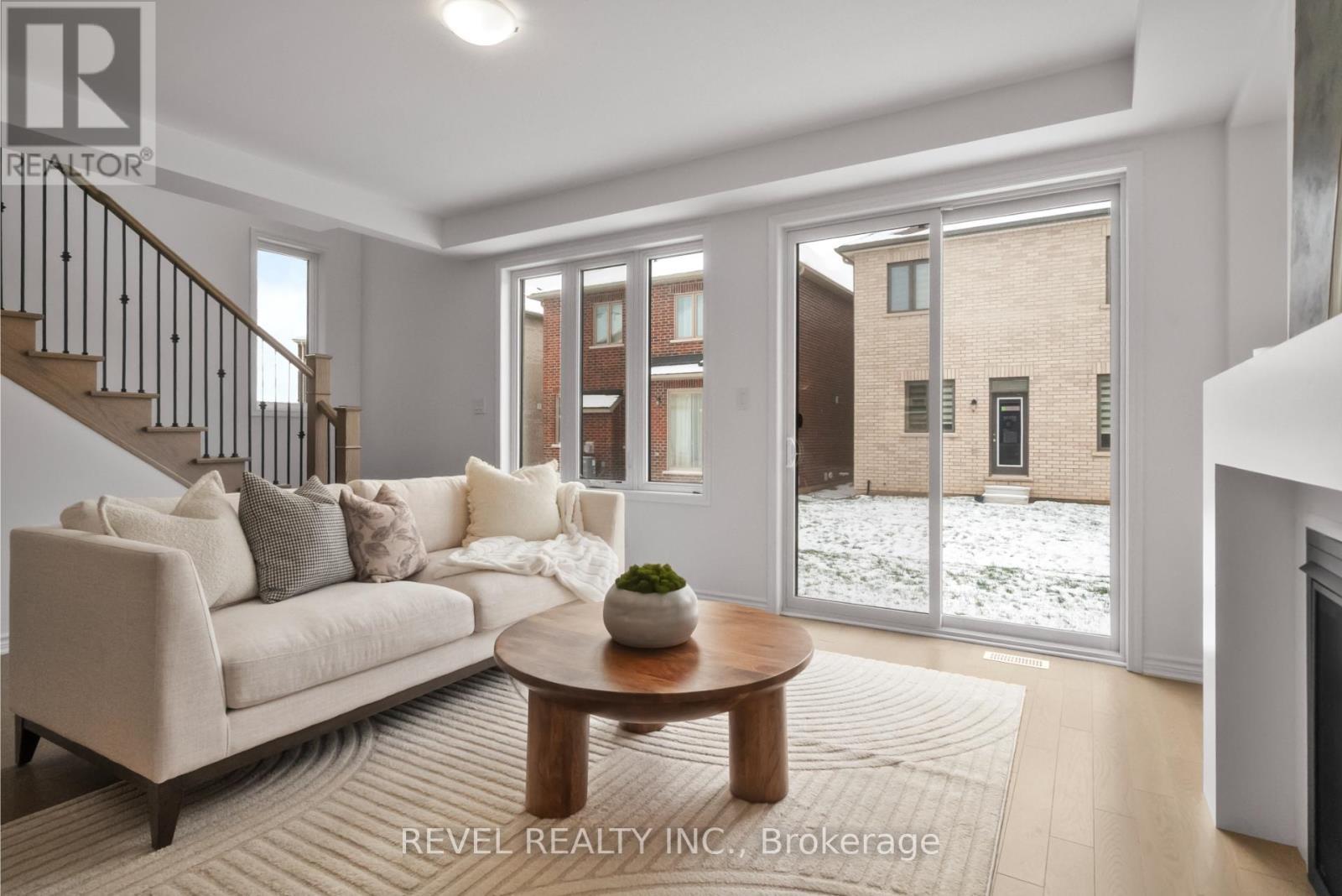 1358 Fourth Line, Milton, ON - Indoor Photo Showing Living Room