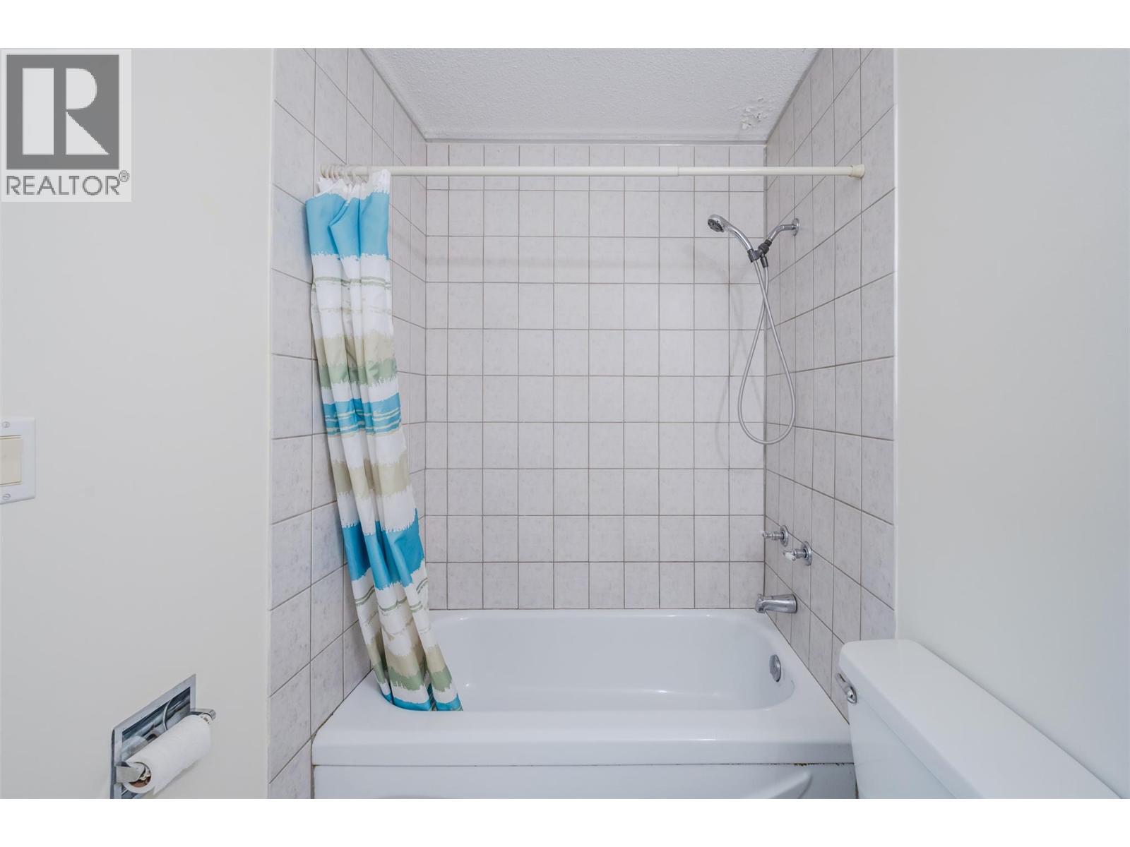 198 Roy Avenue Unit# 204, Penticton, BC - Indoor Photo Showing Bathroom