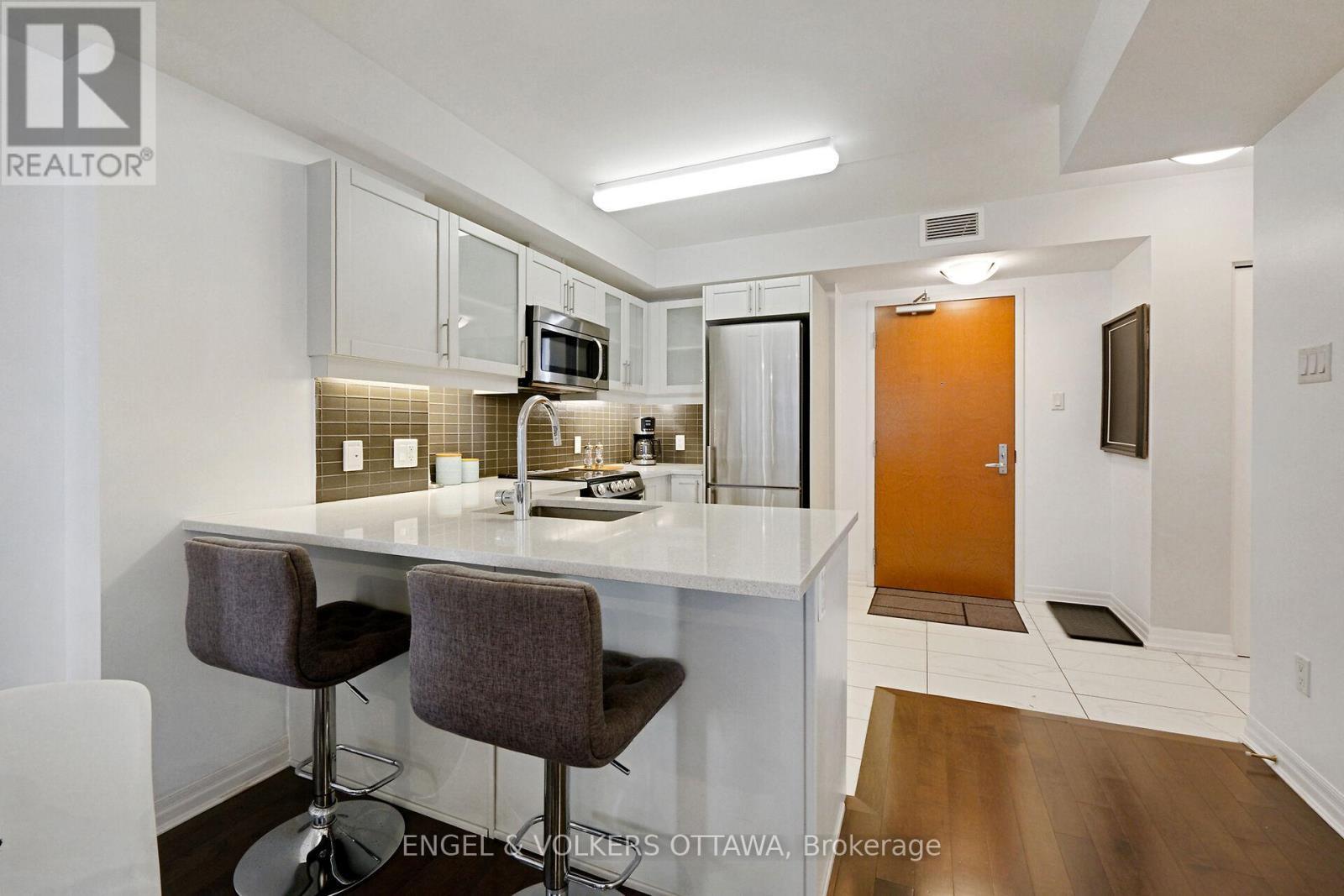 707 - 195 Besserer Street, Ottawa, ON - Indoor Photo Showing Kitchen With Upgraded Kitchen
