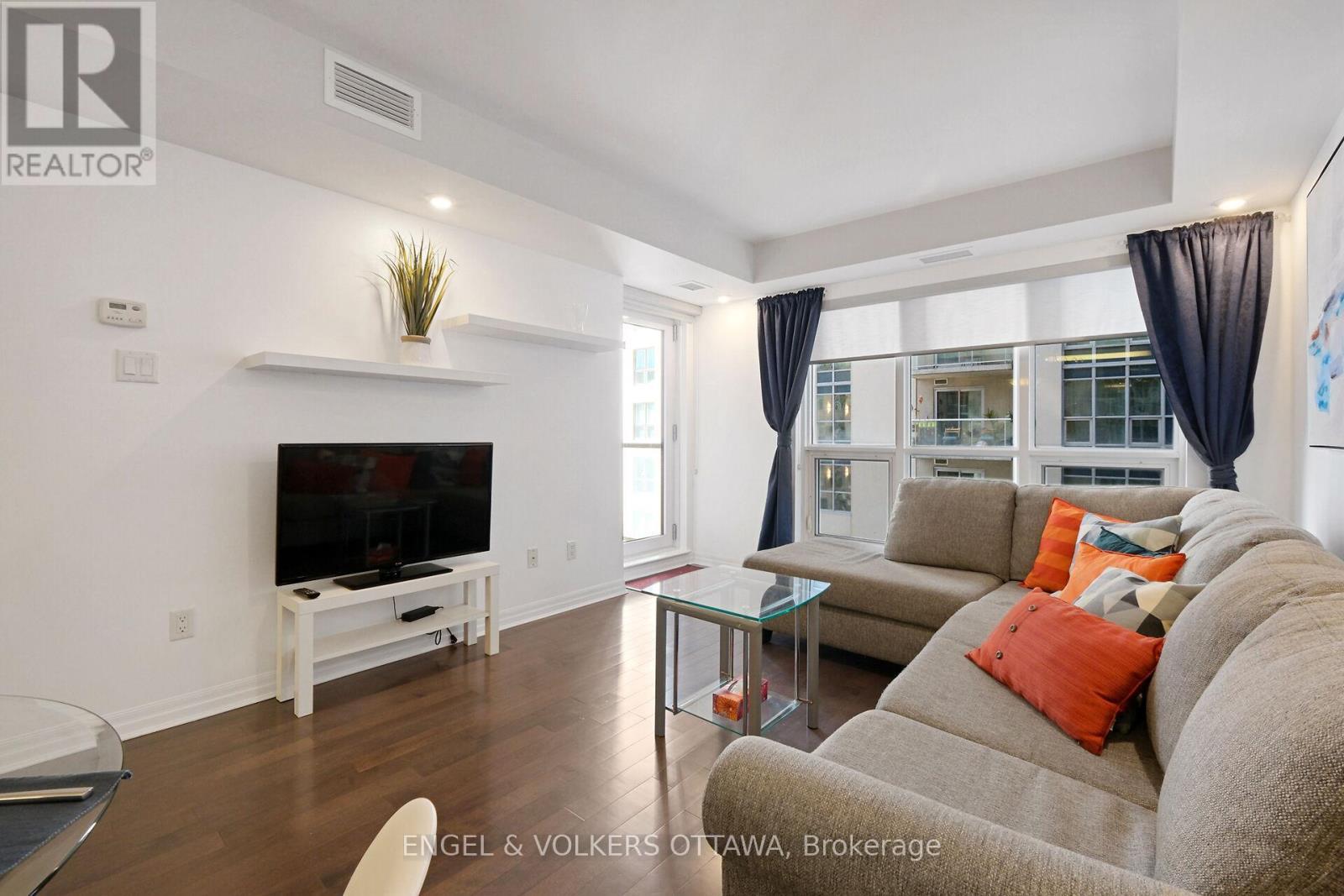 707 - 195 Besserer Street, Ottawa, ON - Indoor Photo Showing Living Room