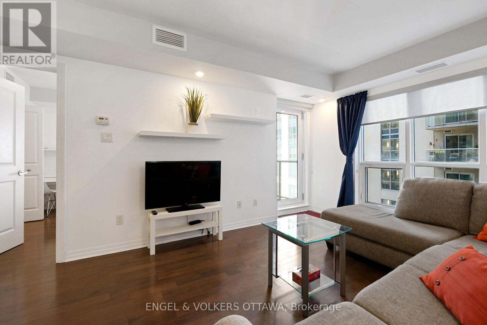 707 - 195 Besserer Street, Ottawa, ON - Indoor Photo Showing Living Room