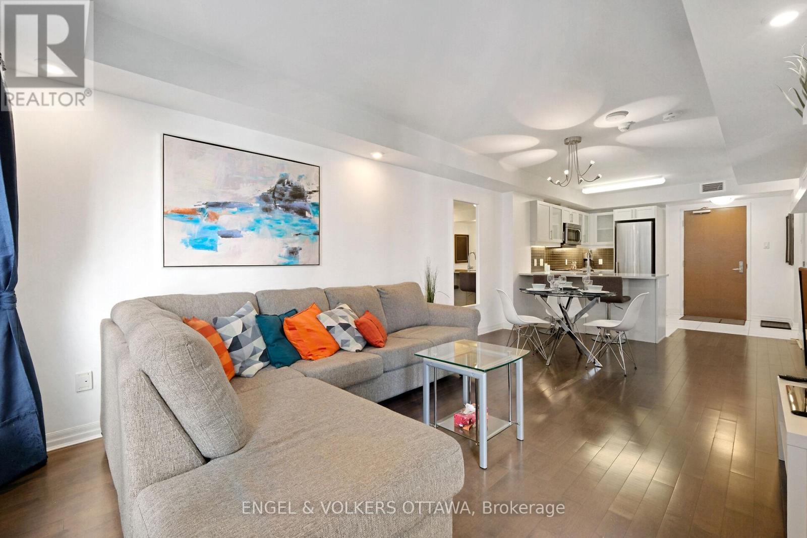 707 - 195 Besserer Street, Ottawa, ON - Indoor Photo Showing Living Room