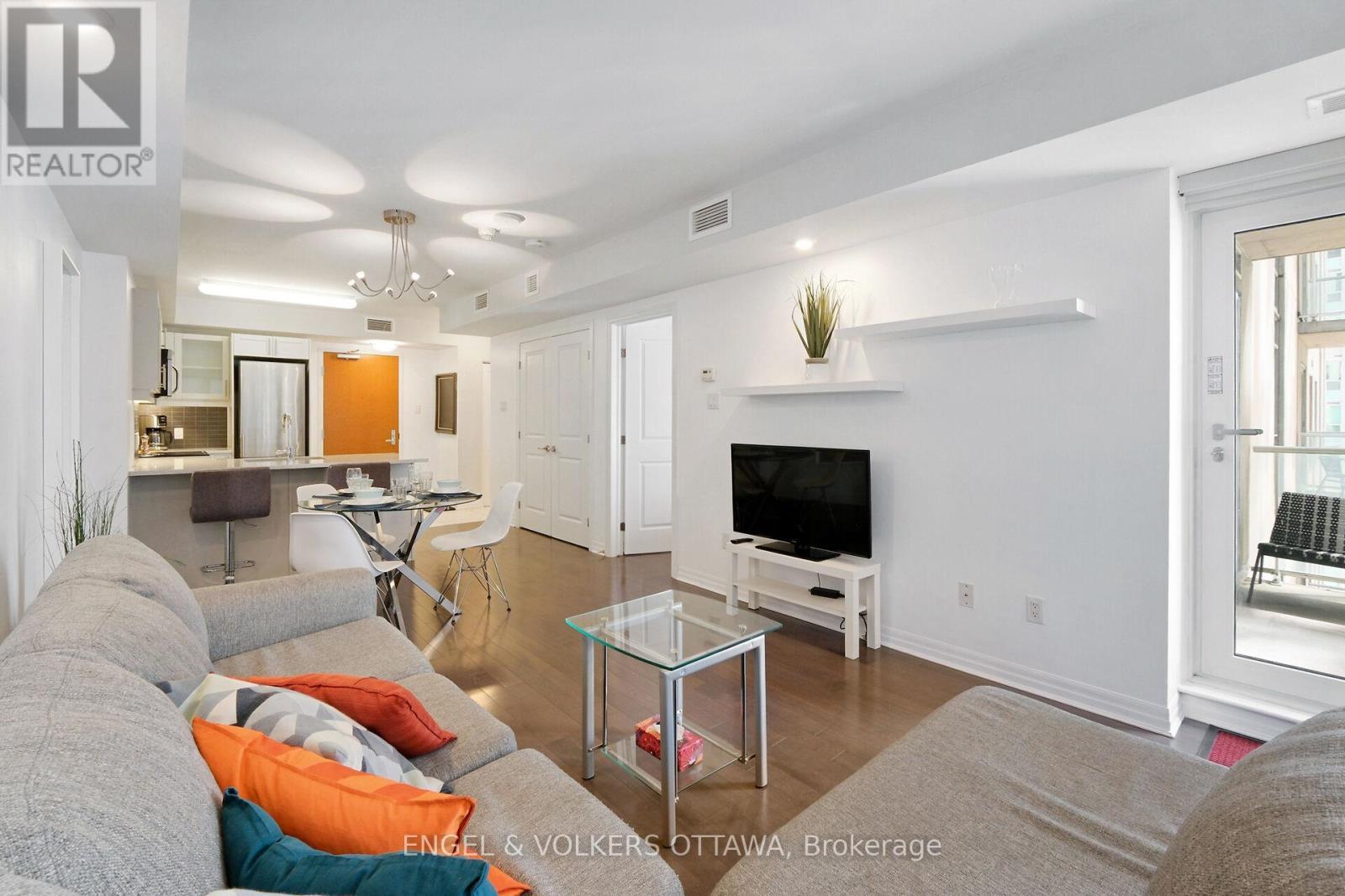 707 - 195 Besserer Street, Ottawa, ON - Indoor Photo Showing Living Room