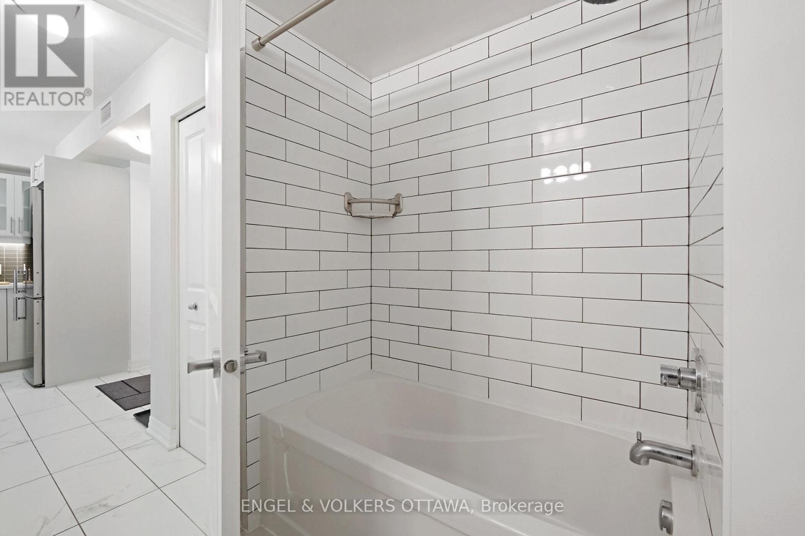 707 - 195 Besserer Street, Ottawa, ON - Indoor Photo Showing Bathroom