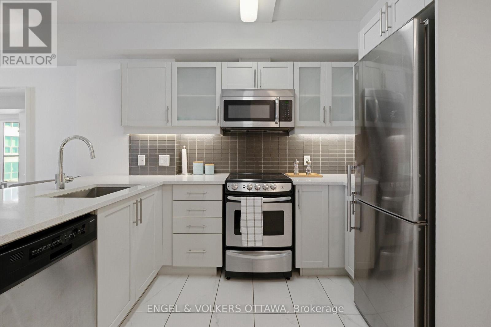 707 - 195 Besserer Street, Ottawa, ON - Indoor Photo Showing Kitchen With Upgraded Kitchen