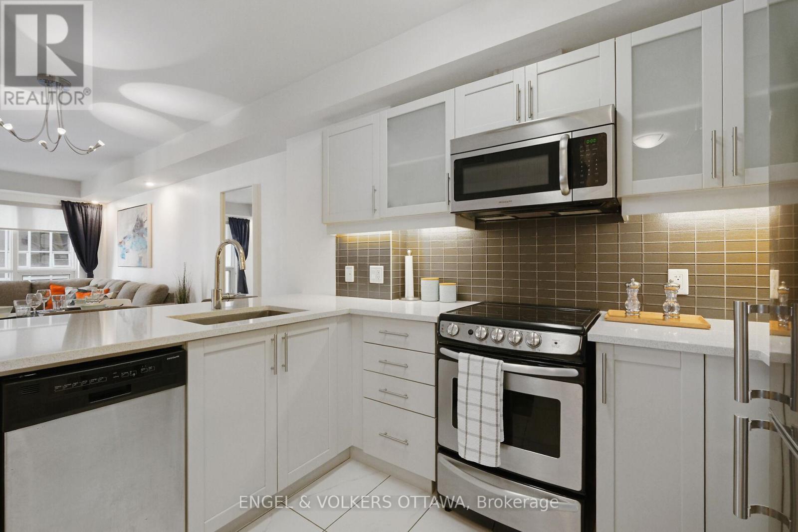 707 - 195 Besserer Street, Ottawa, ON - Indoor Photo Showing Kitchen With Upgraded Kitchen