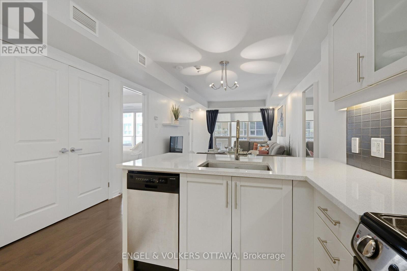 707 - 195 Besserer Street, Ottawa, ON - Indoor Photo Showing Kitchen