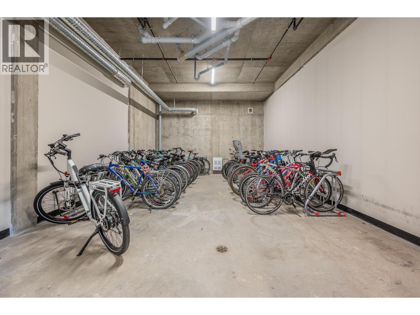 3409 28 Avenue Unit# 413, Vernon, BC - Indoor Photo Showing Garage