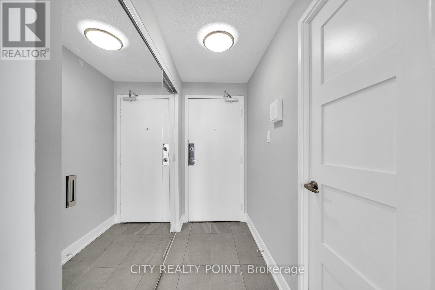 1008 - 33 Isabella Street, Toronto, ON - Indoor Photo Showing Other Room