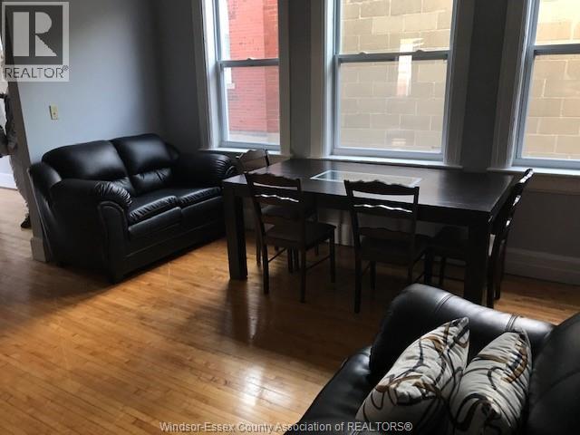 3338 Sandwich Street, Windsor, ON - Indoor