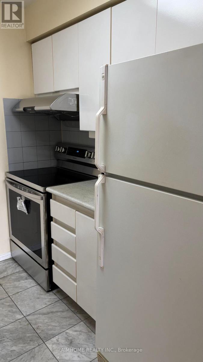 Ph 108 - 18 Hillcrest Avenue, Toronto, ON - Indoor Photo Showing Kitchen
