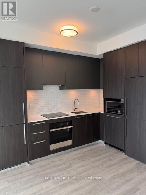 Kitchen - 1110 - 65 Broadway Avenue, Toronto, ON - Indoor Photo Showing Kitchen With Upgraded Kitchen